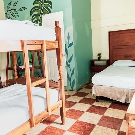 Hostal Eden Мойогалпа Екстериор снимка