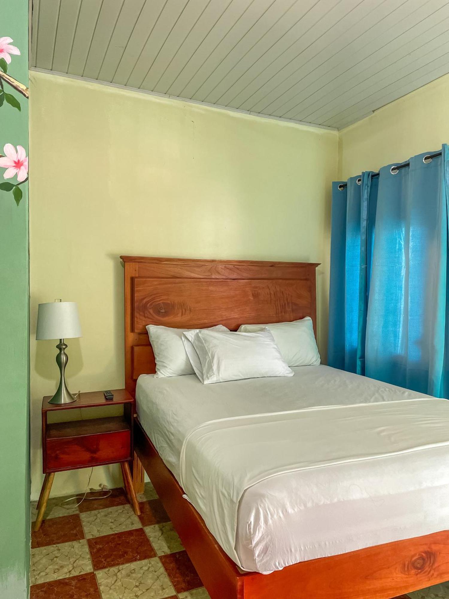 Hostal Eden Мойогалпа Екстериор снимка