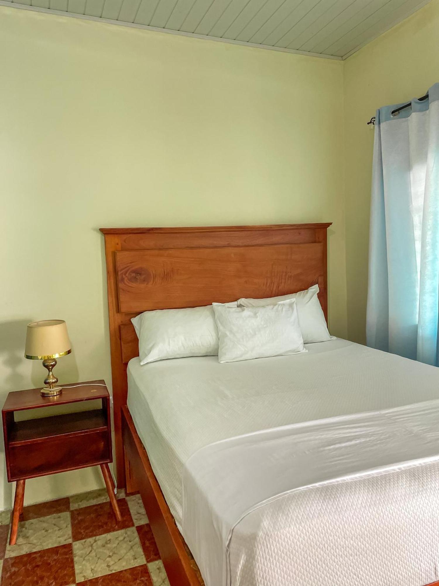 Hostal Eden Мойогалпа Екстериор снимка