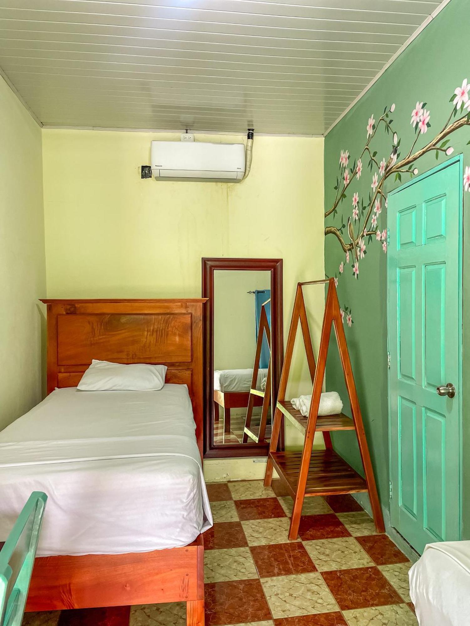Hostal Eden Мойогалпа Екстериор снимка