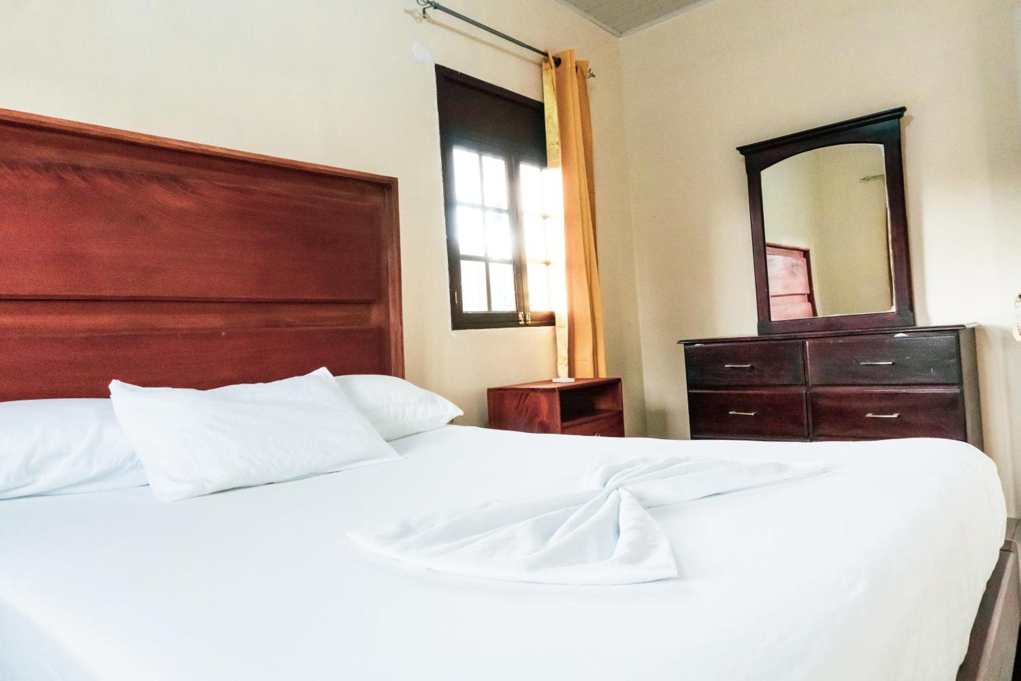 Hostal Eden Мойогалпа Екстериор снимка