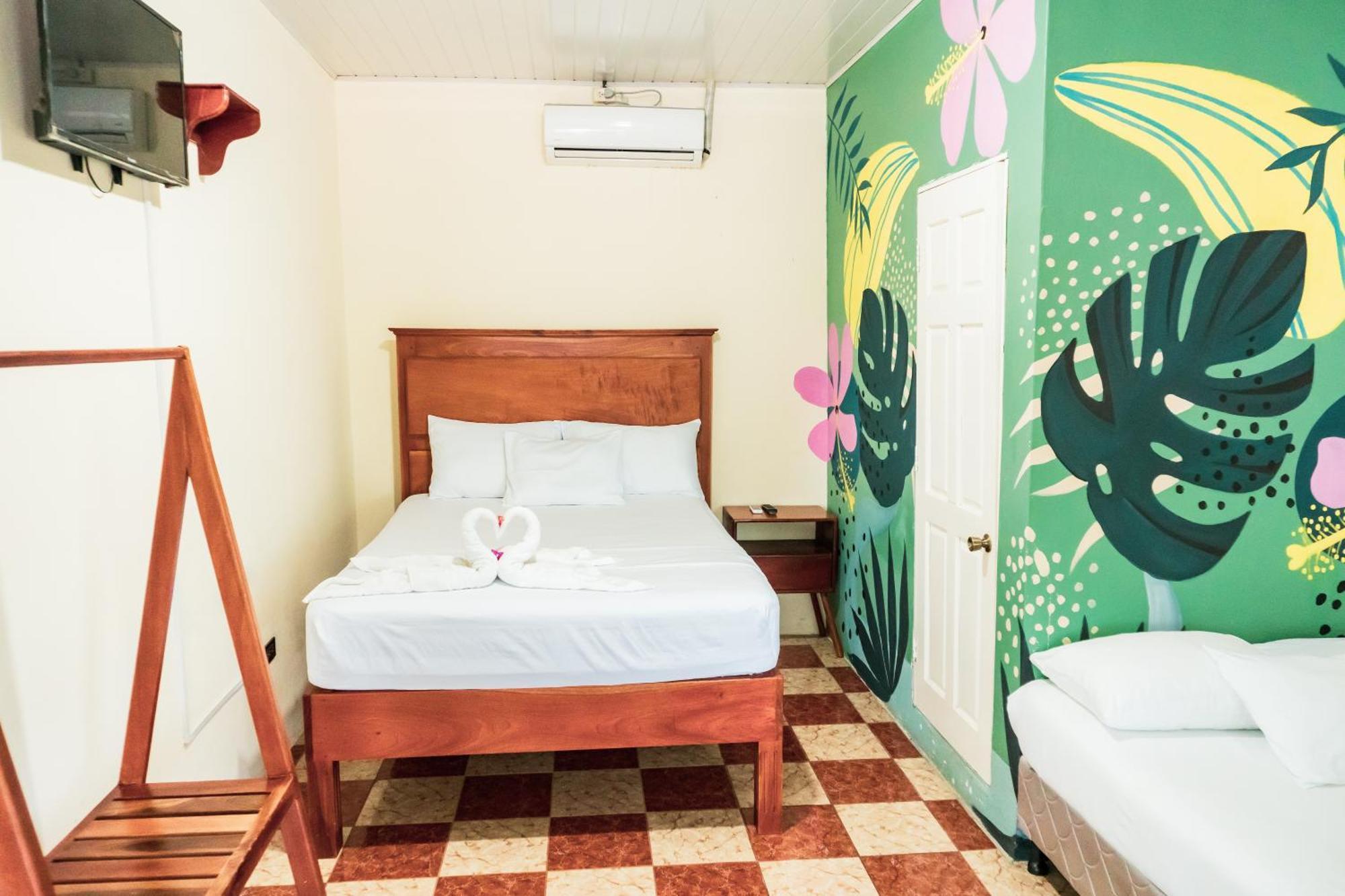 Hostal Eden Мойогалпа Екстериор снимка