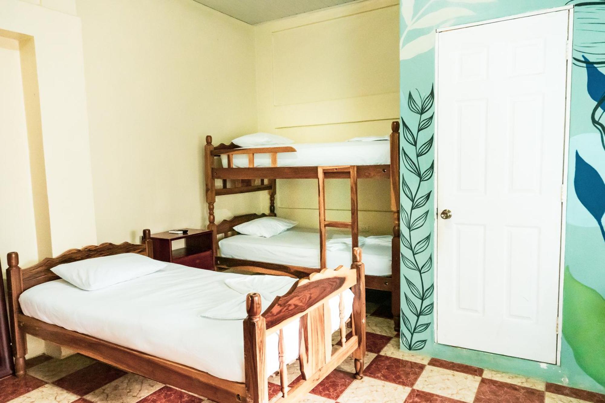 Hostal Eden Мойогалпа Екстериор снимка