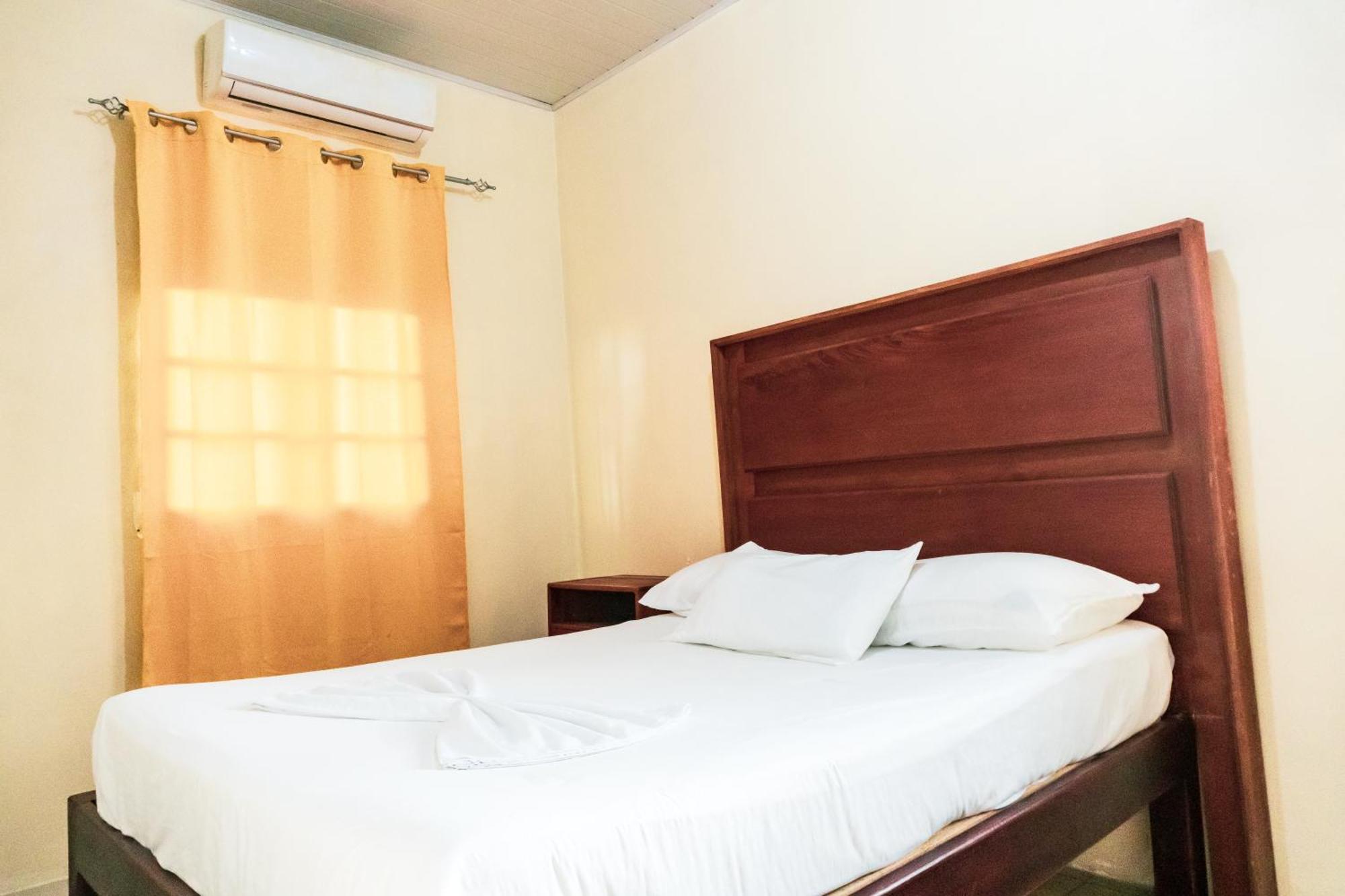 Hostal Eden Мойогалпа Екстериор снимка
