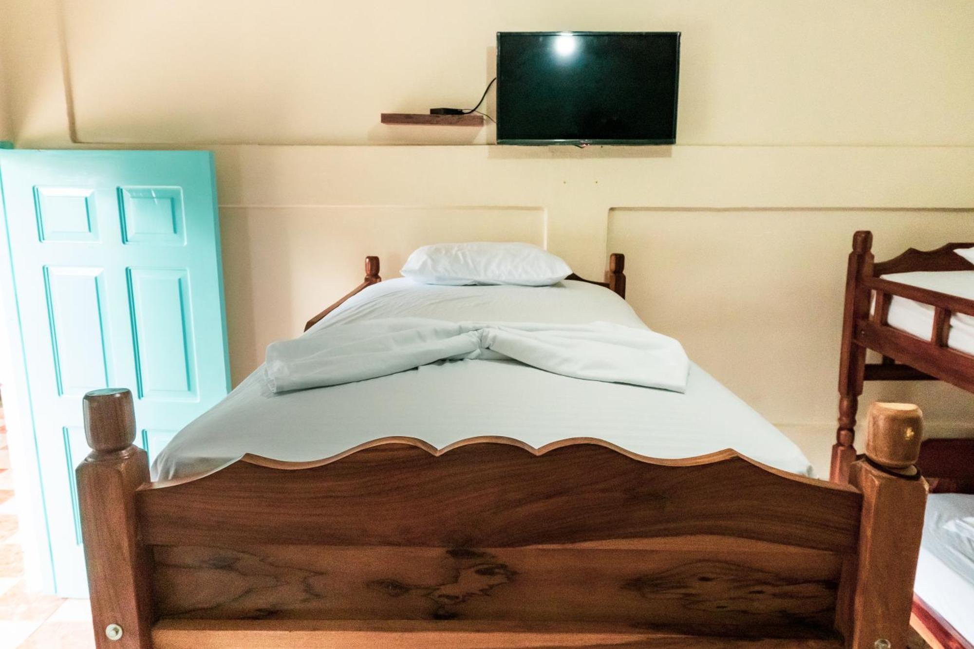 Hostal Eden Мойогалпа Екстериор снимка