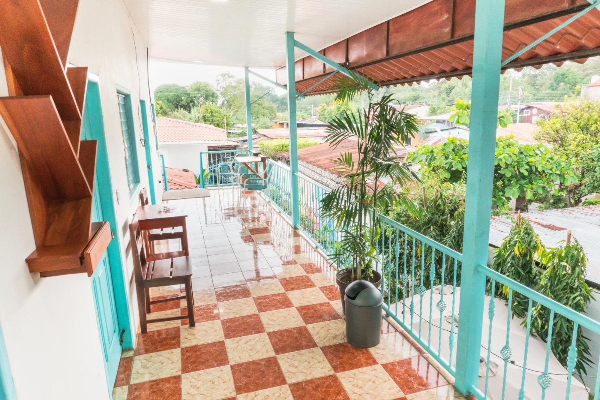 Hostal Eden Мойогалпа Екстериор снимка