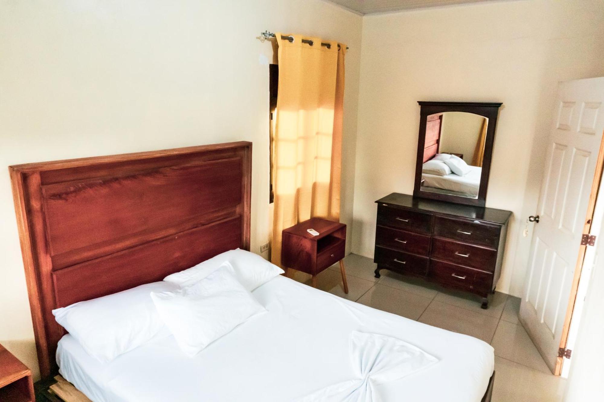 Hostal Eden Мойогалпа Екстериор снимка