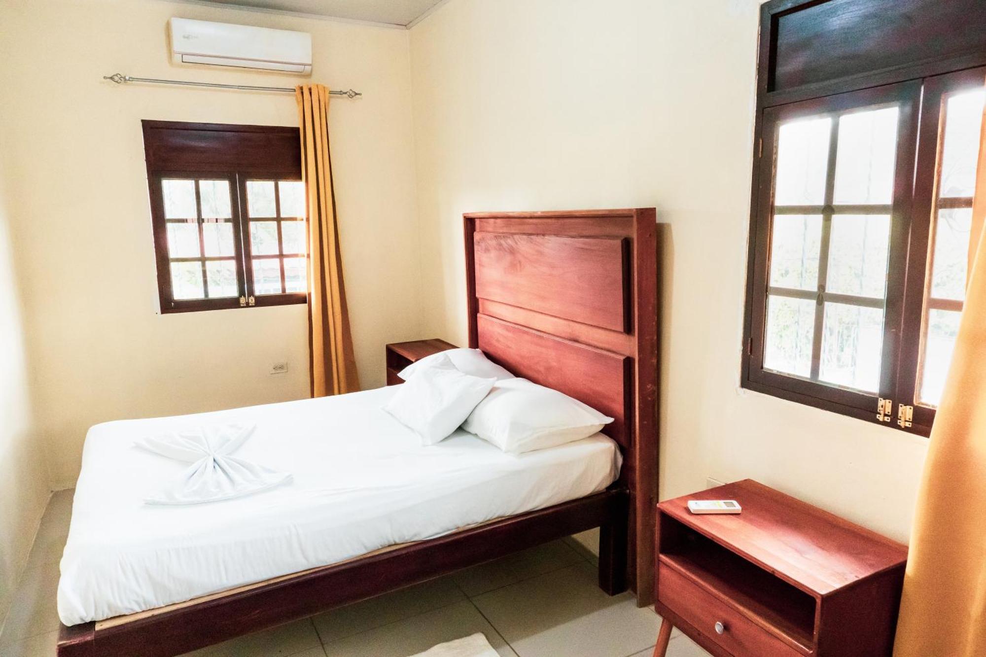 Hostal Eden Мойогалпа Екстериор снимка