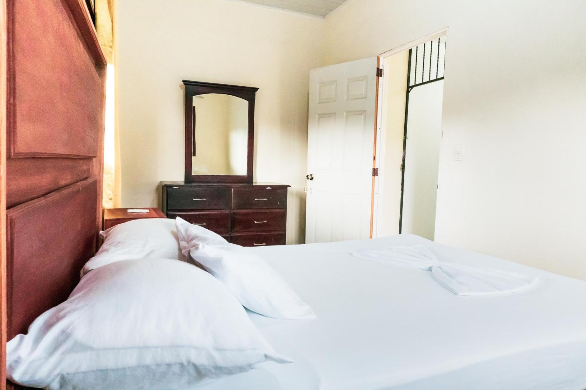 Hostal Eden Мойогалпа Екстериор снимка