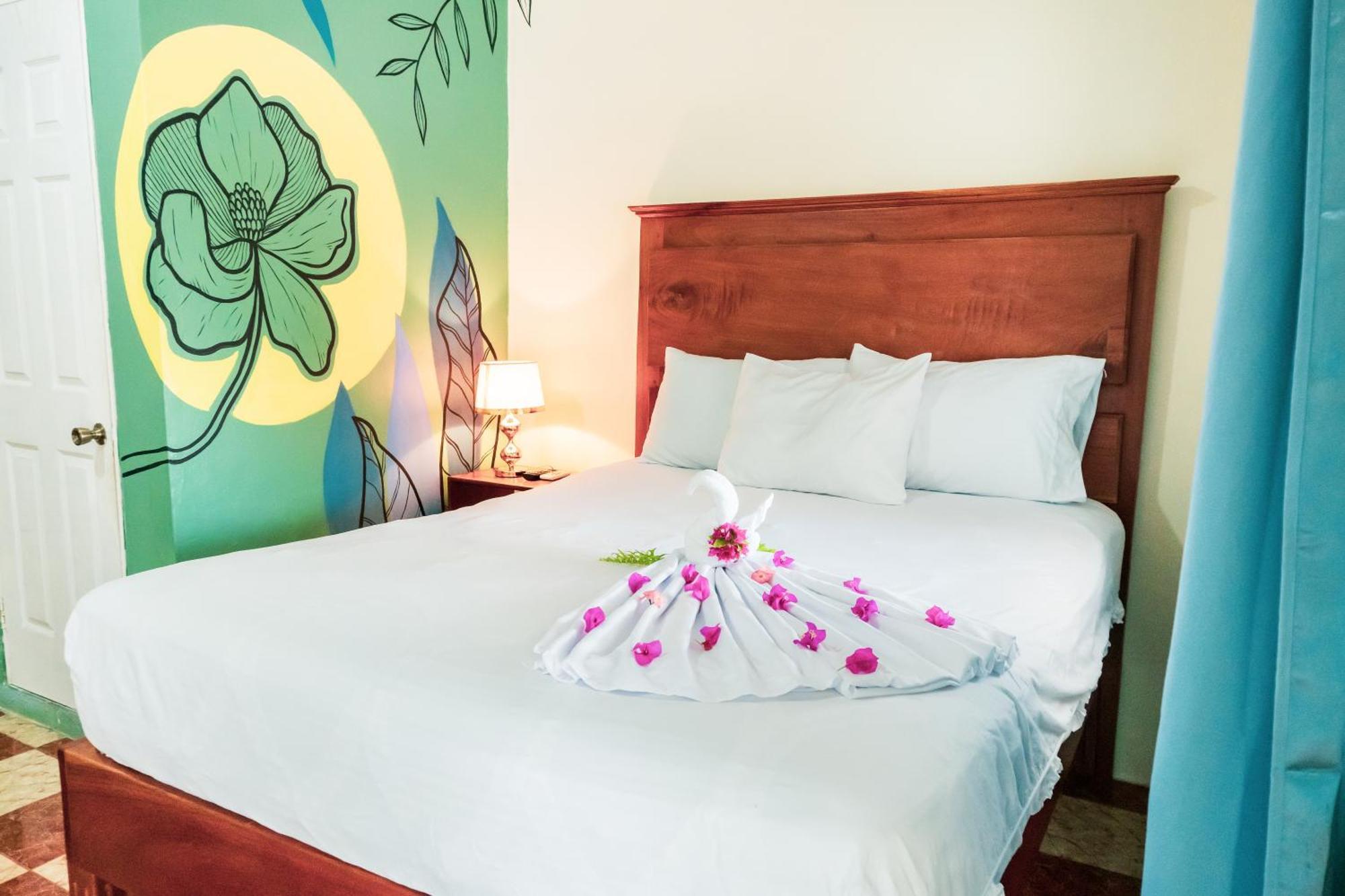 Hostal Eden Мойогалпа Екстериор снимка