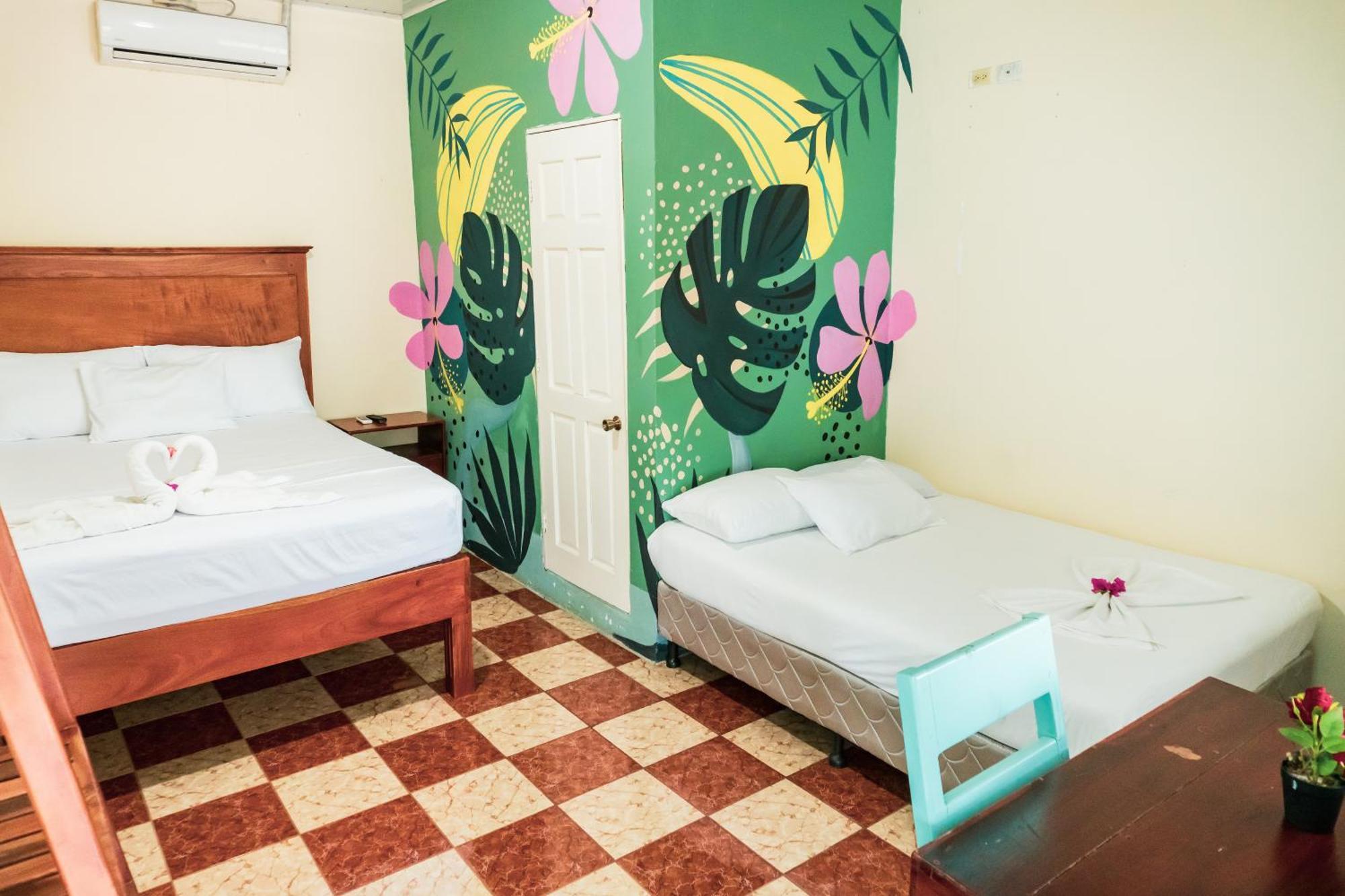 Hostal Eden Мойогалпа Екстериор снимка