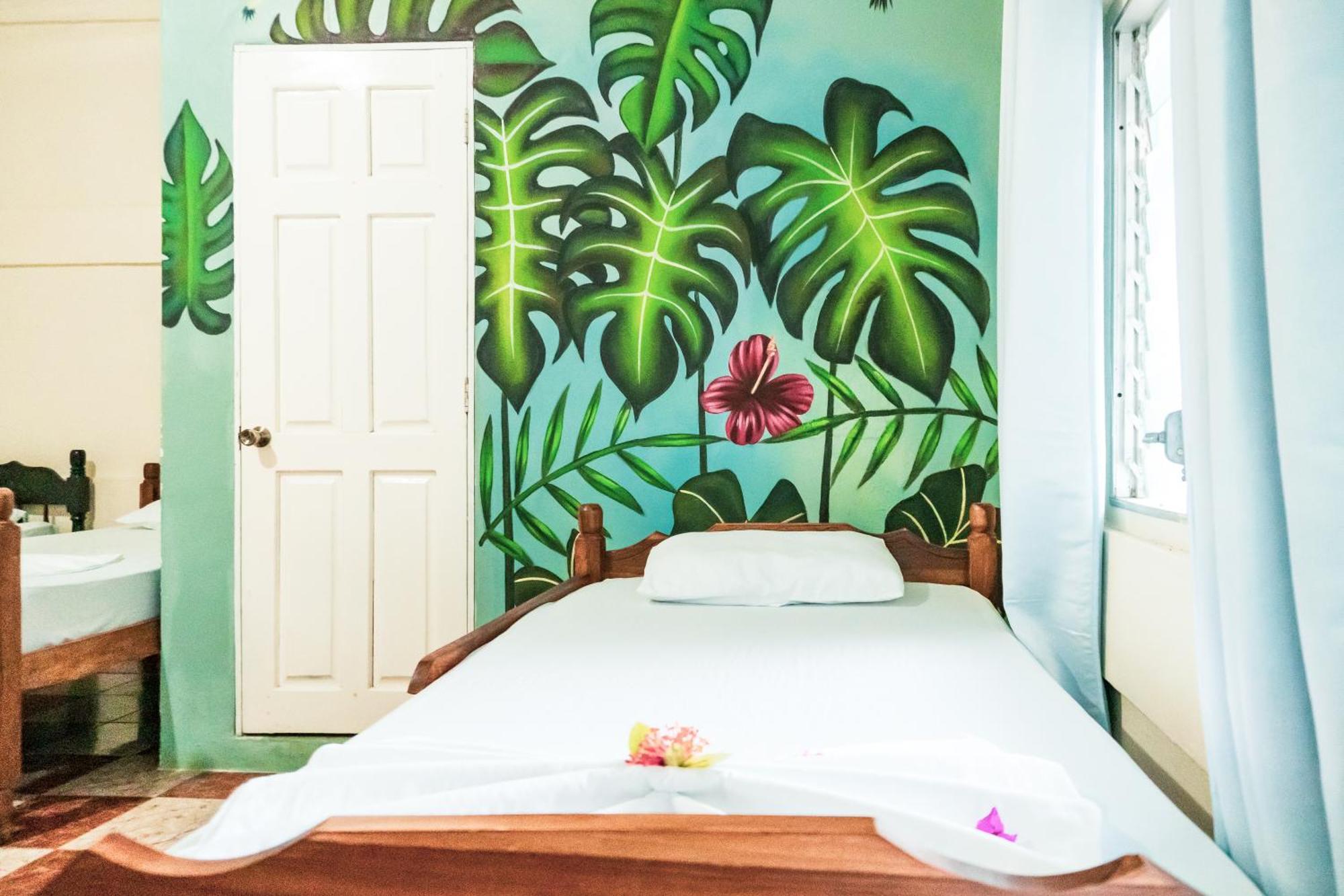 Hostal Eden Мойогалпа Екстериор снимка