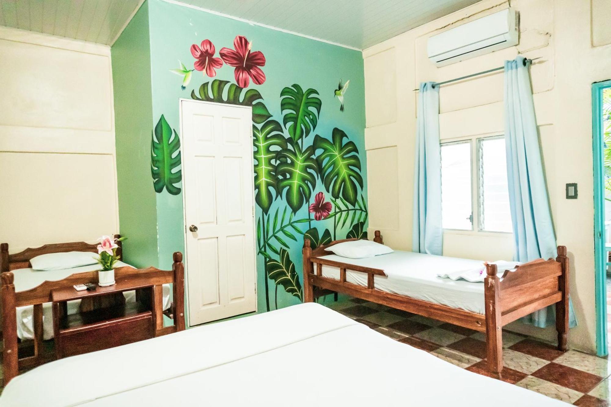 Hostal Eden Мойогалпа Екстериор снимка