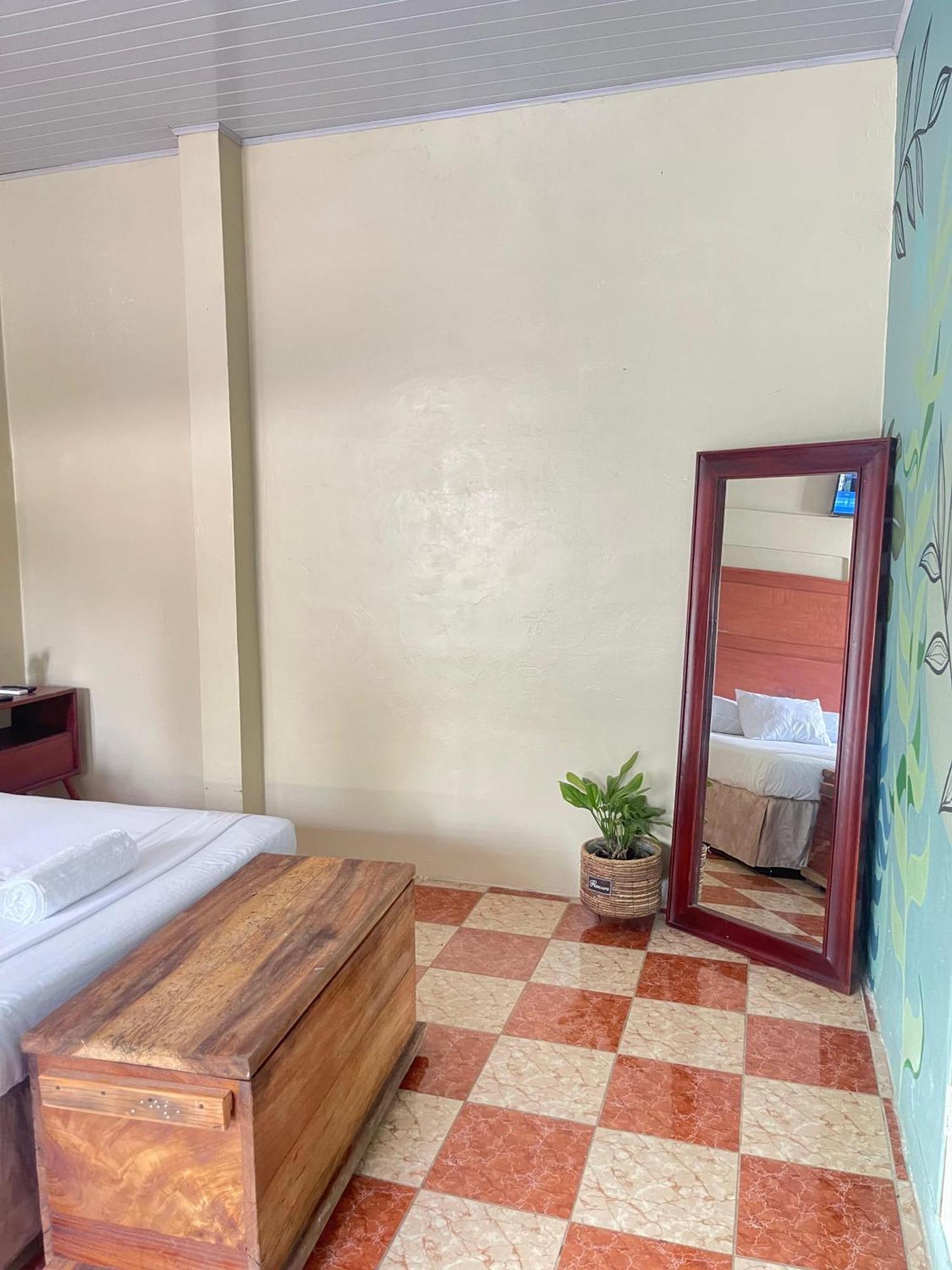 Hostal Eden Мойогалпа Екстериор снимка