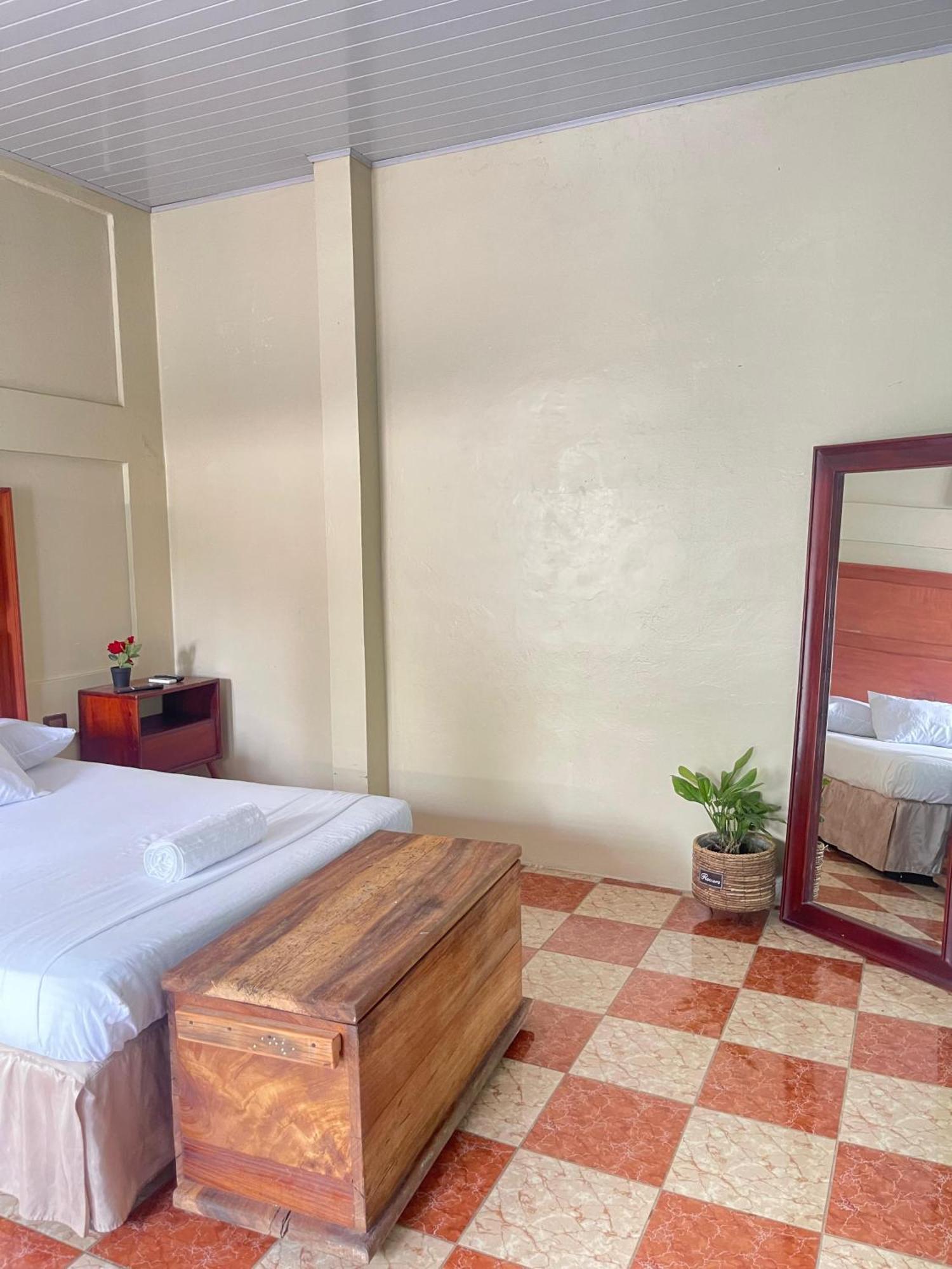 Hostal Eden Мойогалпа Екстериор снимка