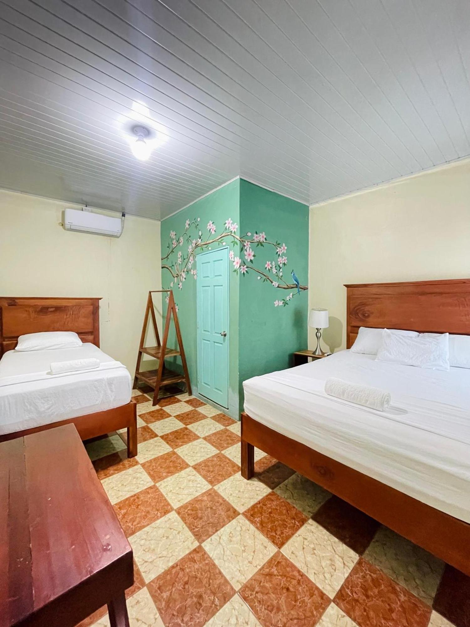 Hostal Eden Мойогалпа Екстериор снимка
